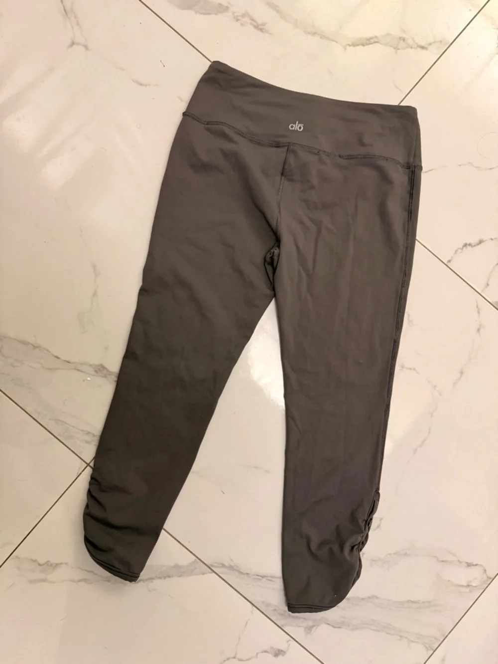 ALO Yoga Charcoal Gray Logo Cropped Leggings